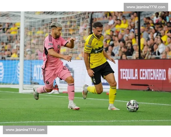 聚焦上半场攻防博弈揭示比赛走势与关键转折点分析战术执行与球员表现